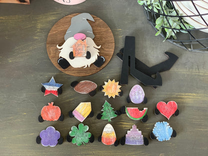 Tiered tray interchangeable gnome sign