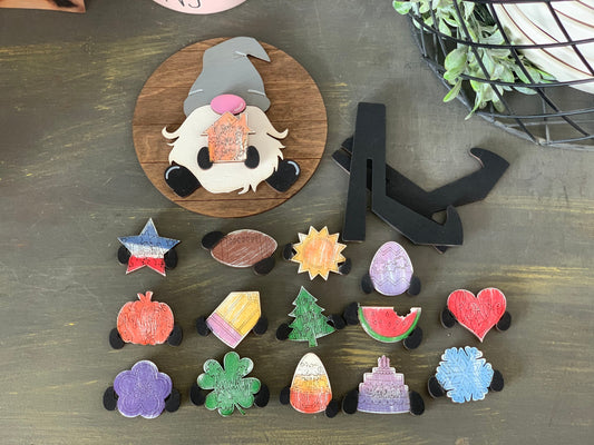 Tiered tray interchangeable gnome sign
