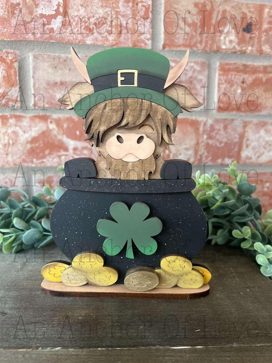 Saint Patricks day highland cow shelf sitter